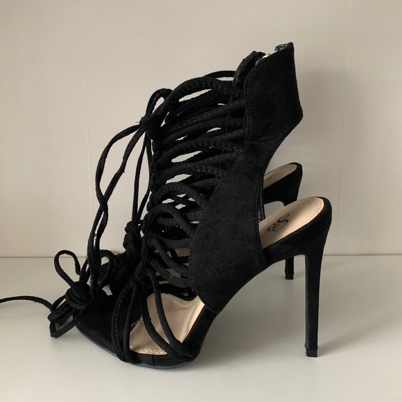 Black strappy high heels - Picture 1 of 4